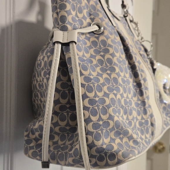Coach Purse Signature pattern and denim color - Picture 4 of 14